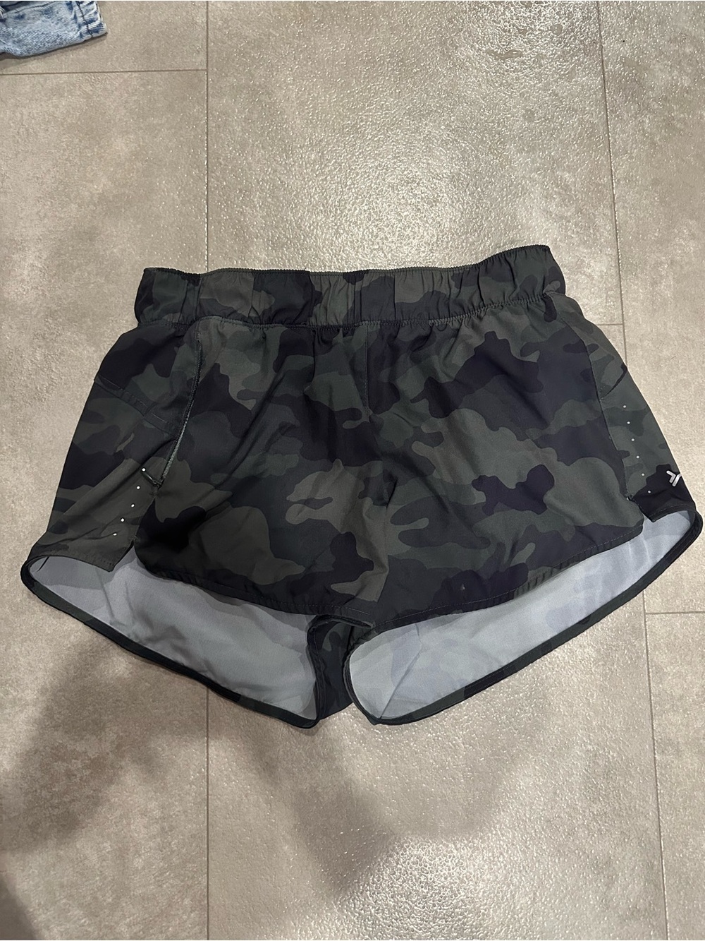 Old Navy Women's Camo Athletic Shorts - Black/Olive